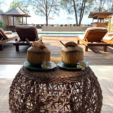 The Gili Beach Resort Джили Трауанган Екстериор снимка