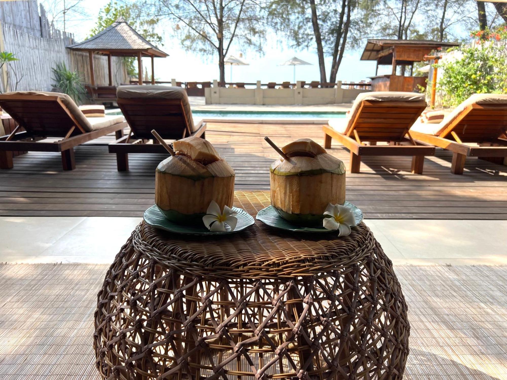 The Gili Beach Resort Джили Трауанган Екстериор снимка
