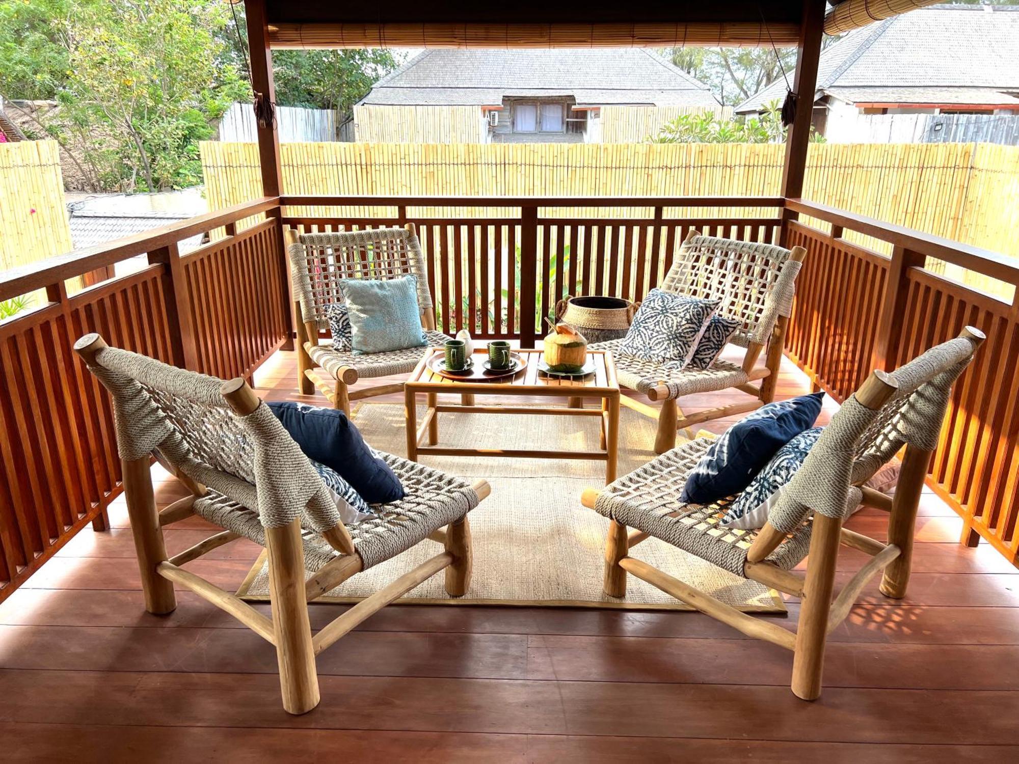 The Gili Beach Resort Джили Трауанган Екстериор снимка