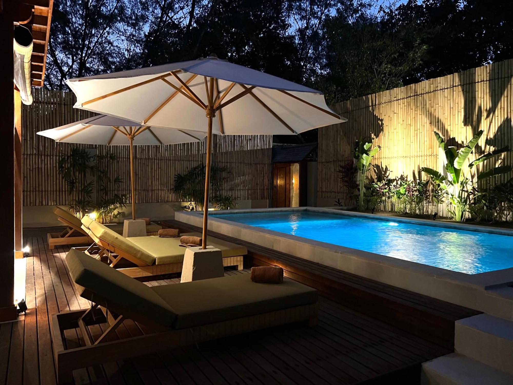 The Gili Beach Resort Джили Трауанган Екстериор снимка
