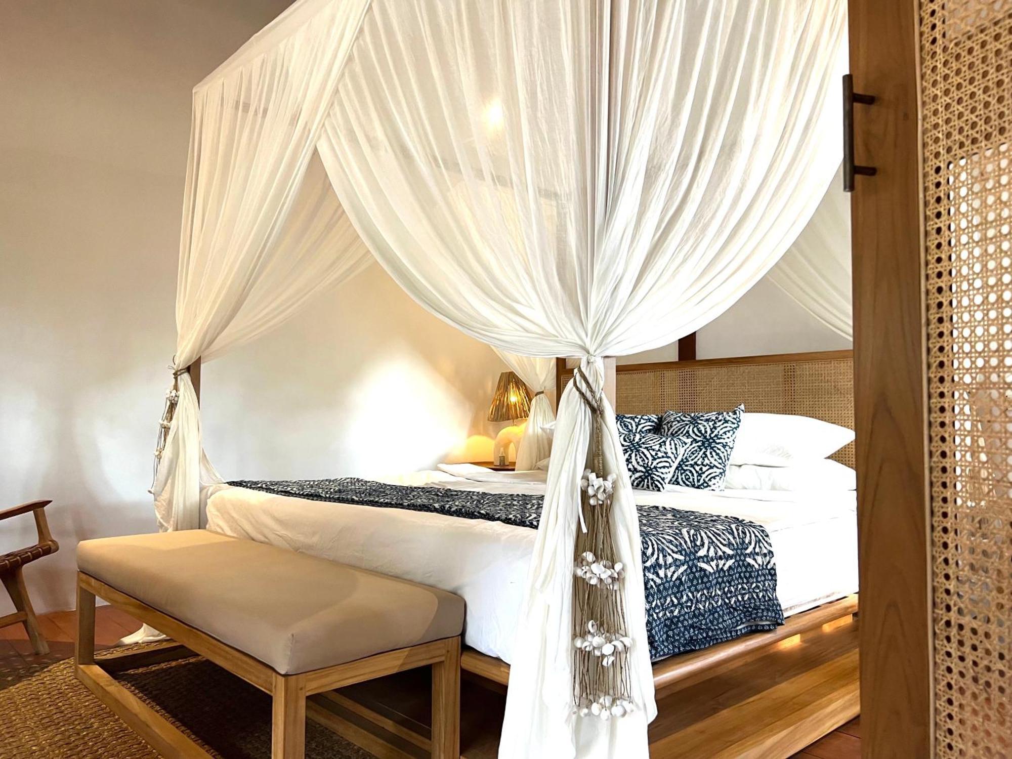 The Gili Beach Resort Джили Трауанган Екстериор снимка