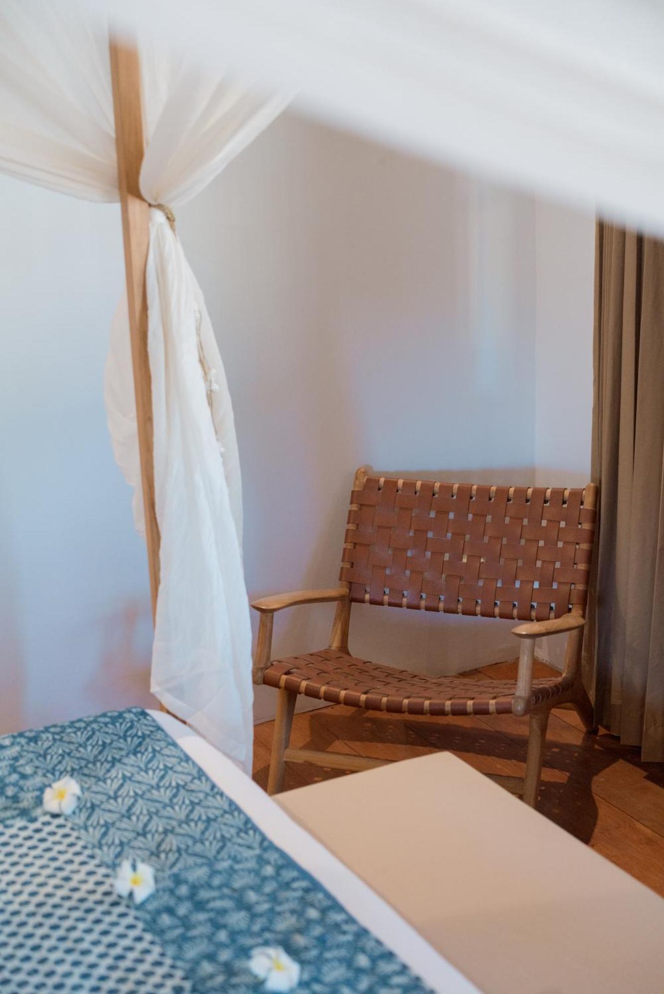 The Gili Beach Resort Джили Трауанган Екстериор снимка