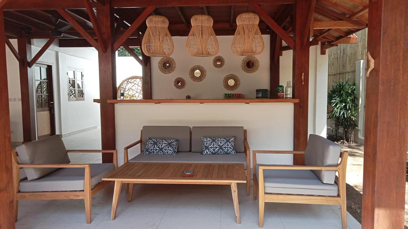 The Gili Beach Resort Джили Трауанган Екстериор снимка