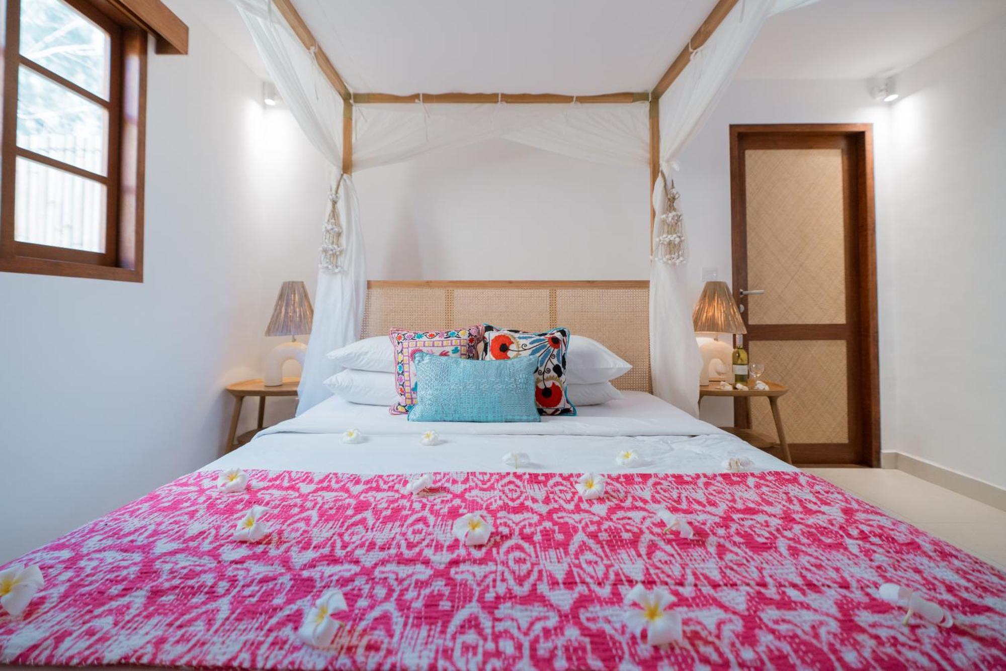 The Gili Beach Resort Джили Трауанган Екстериор снимка