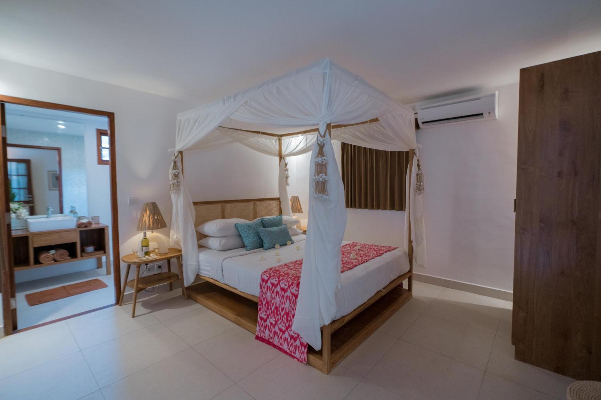 The Gili Beach Resort Джили Трауанган Екстериор снимка