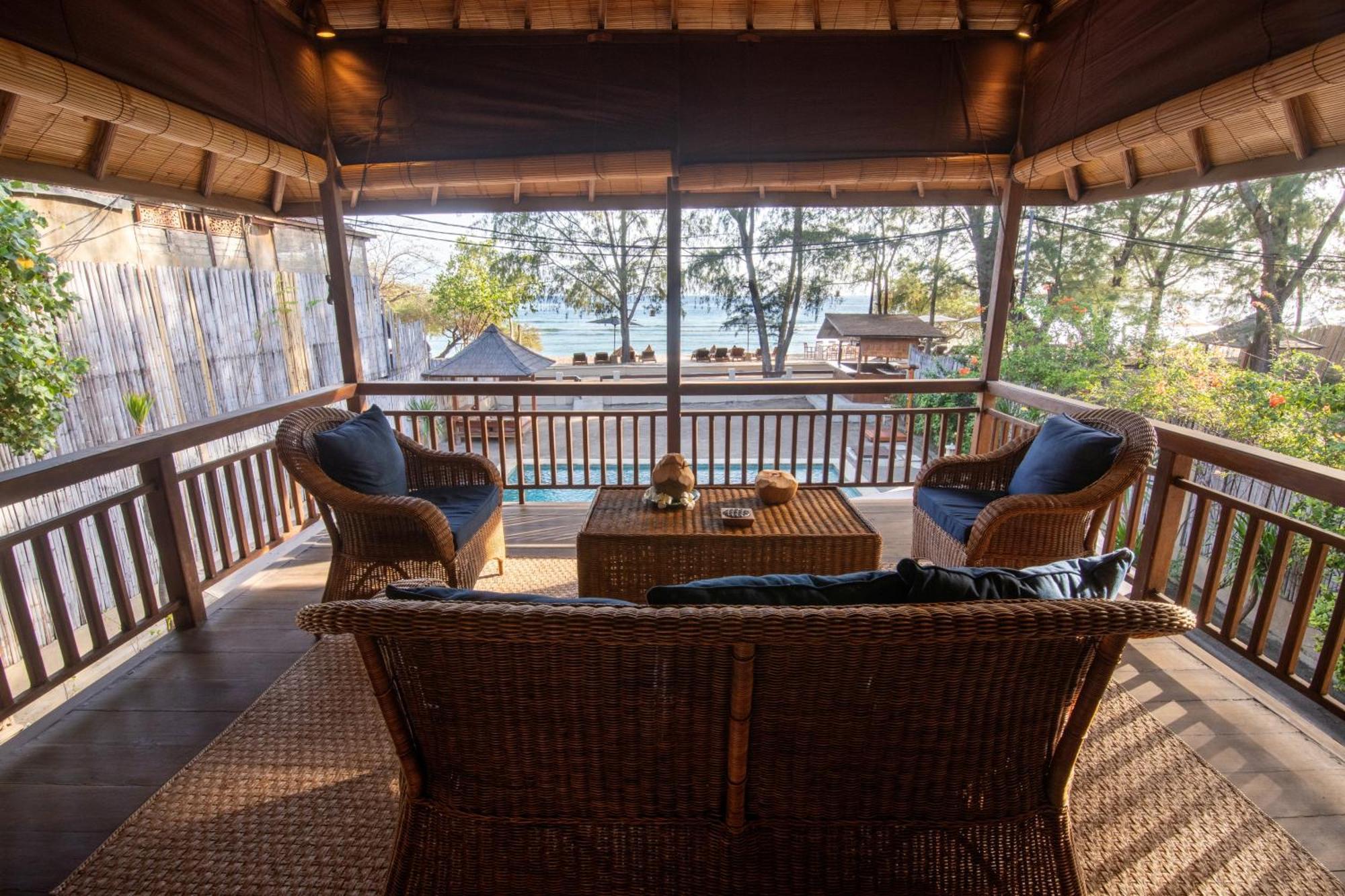 The Gili Beach Resort Джили Трауанган Екстериор снимка