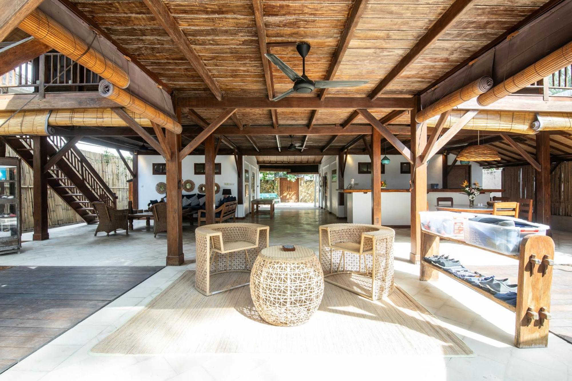 The Gili Beach Resort Джили Трауанган Екстериор снимка