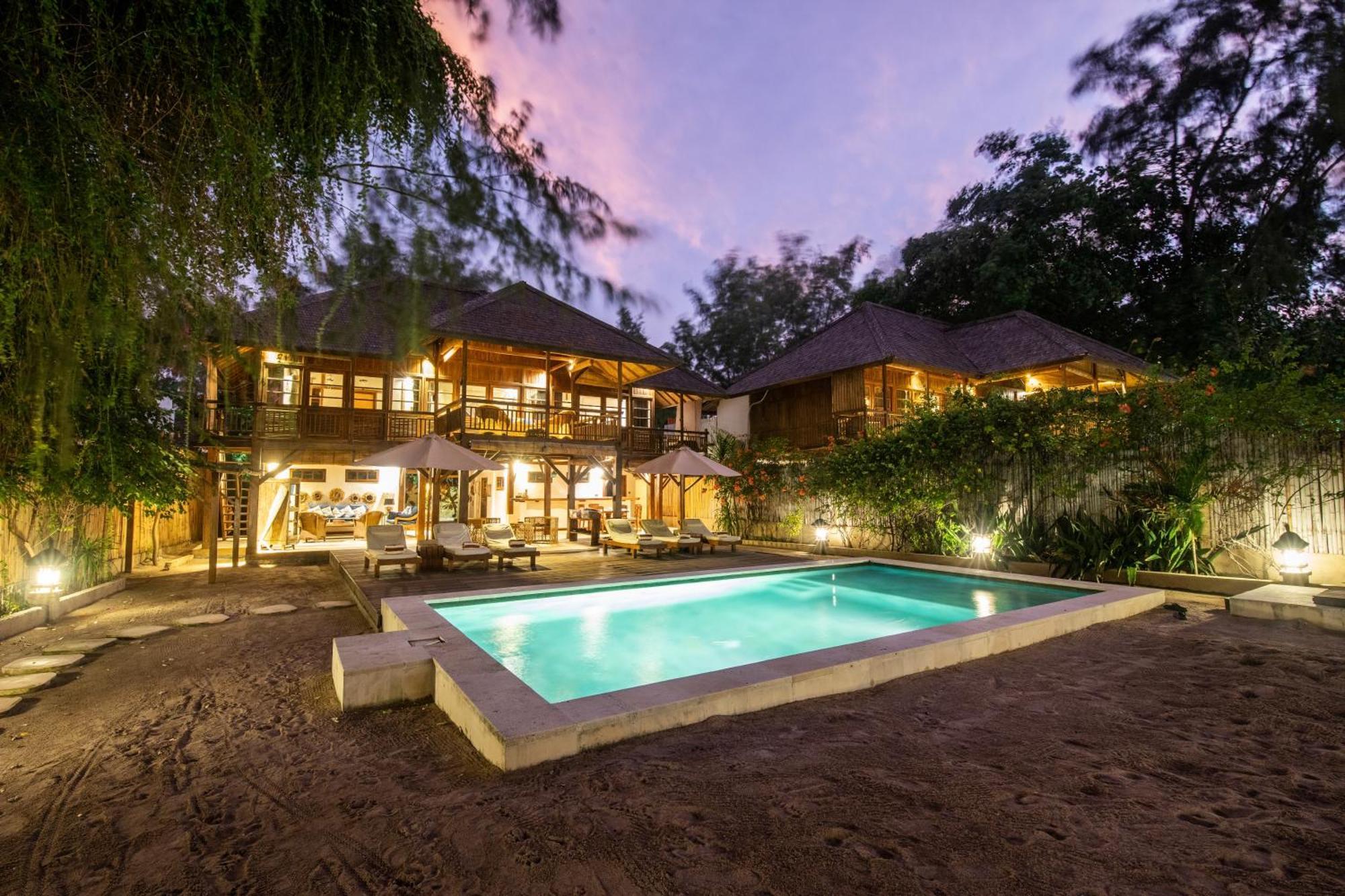 The Gili Beach Resort Джили Трауанган Екстериор снимка