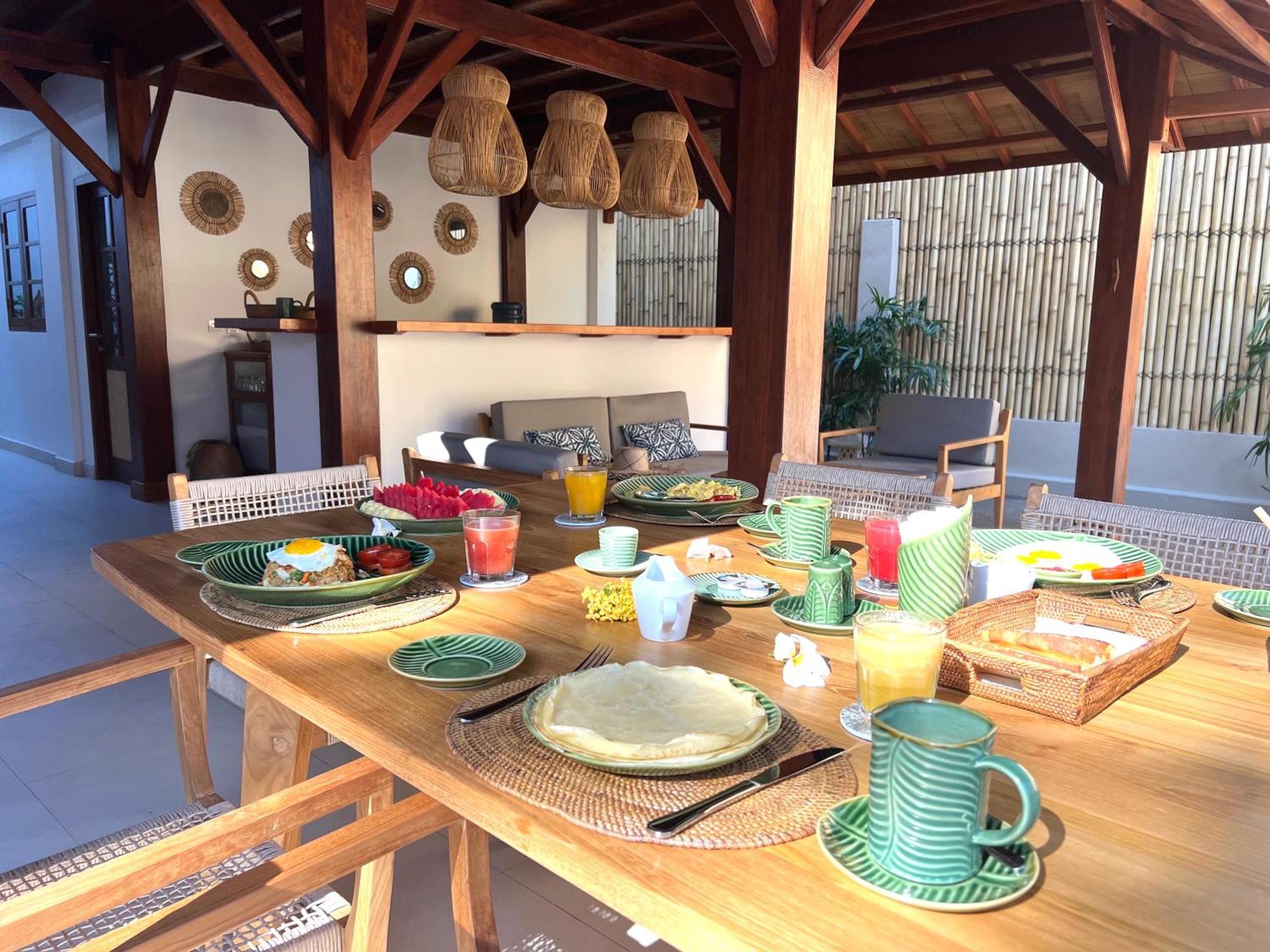The Gili Beach Resort Джили Трауанган Екстериор снимка