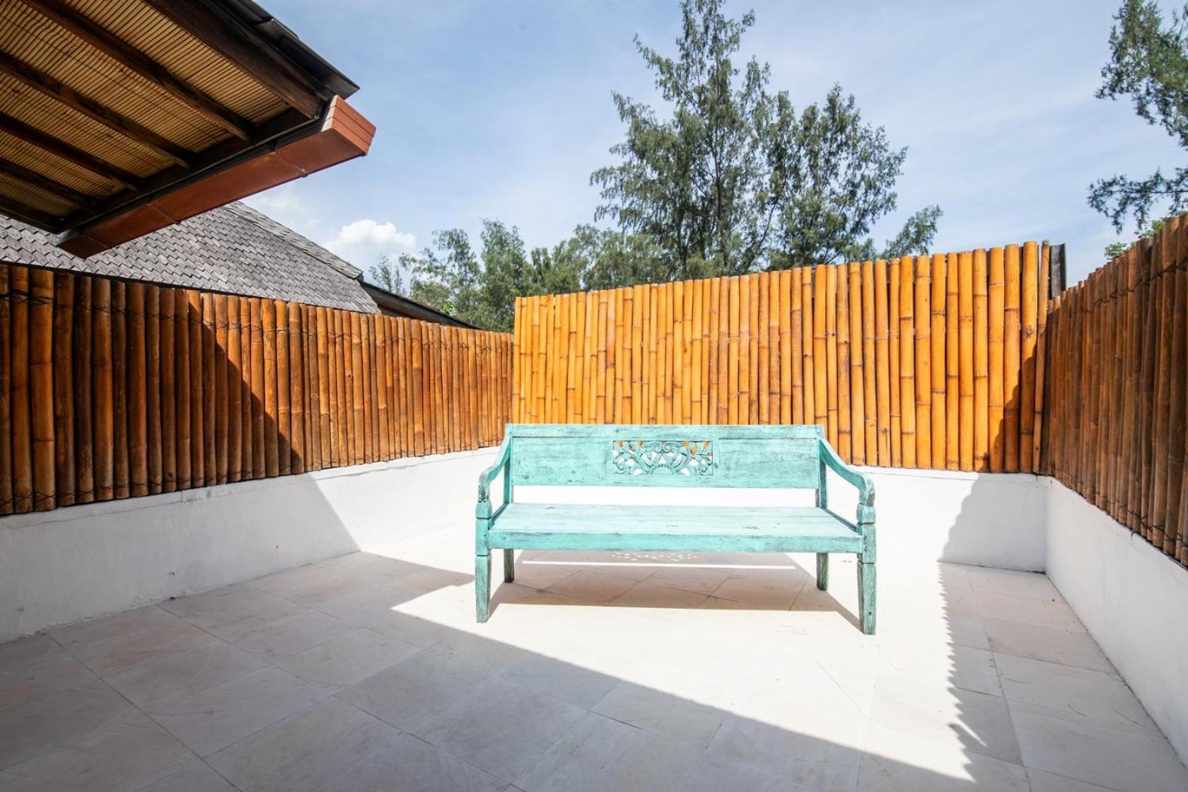 The Gili Beach Resort Джили Трауанган Екстериор снимка