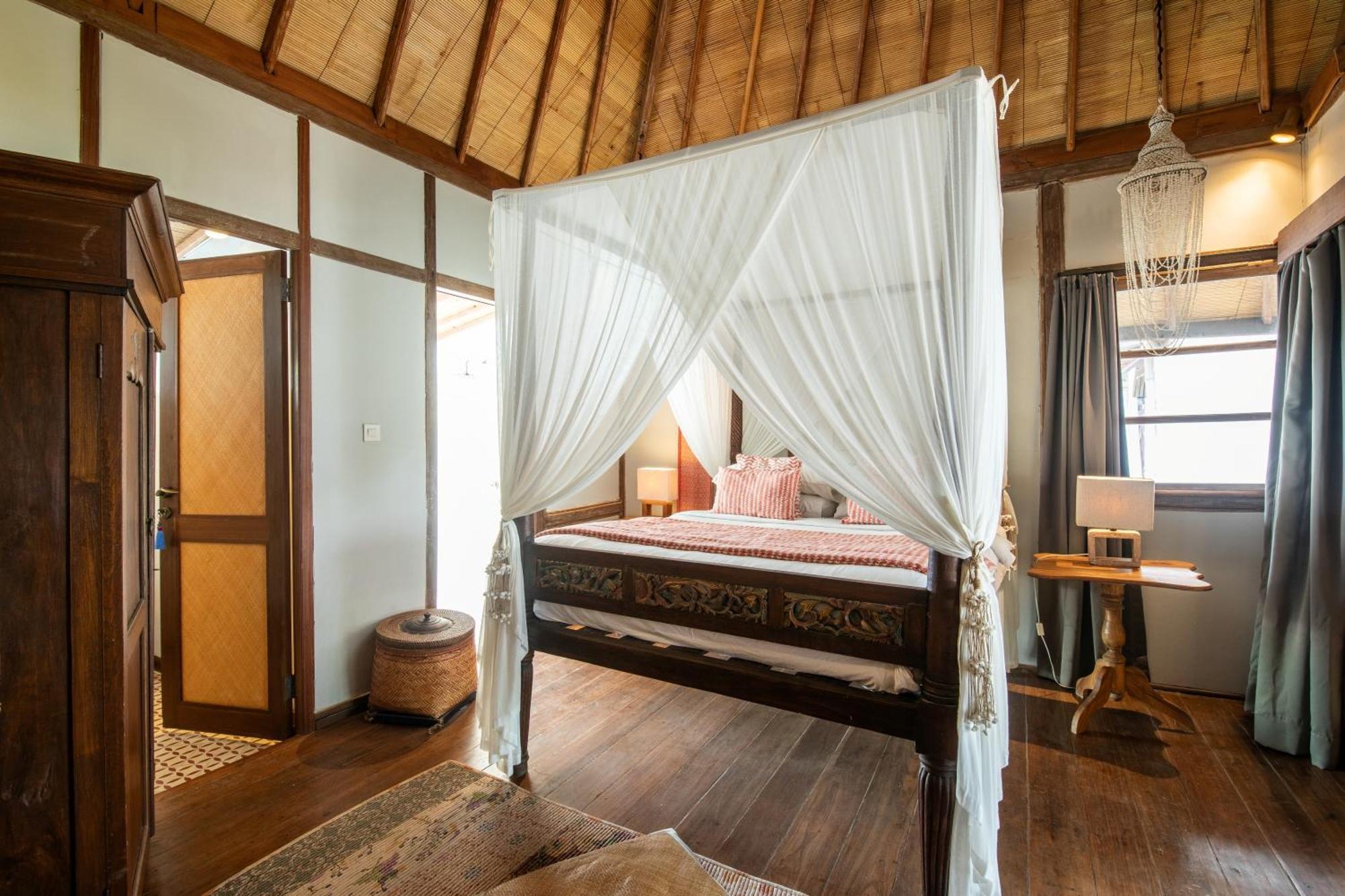 The Gili Beach Resort Джили Трауанган Екстериор снимка
