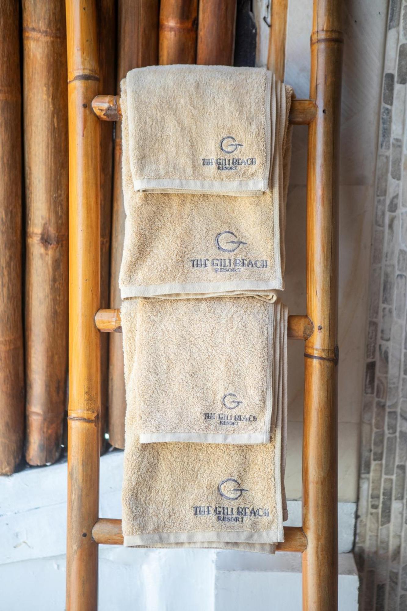 The Gili Beach Resort Джили Трауанган Екстериор снимка