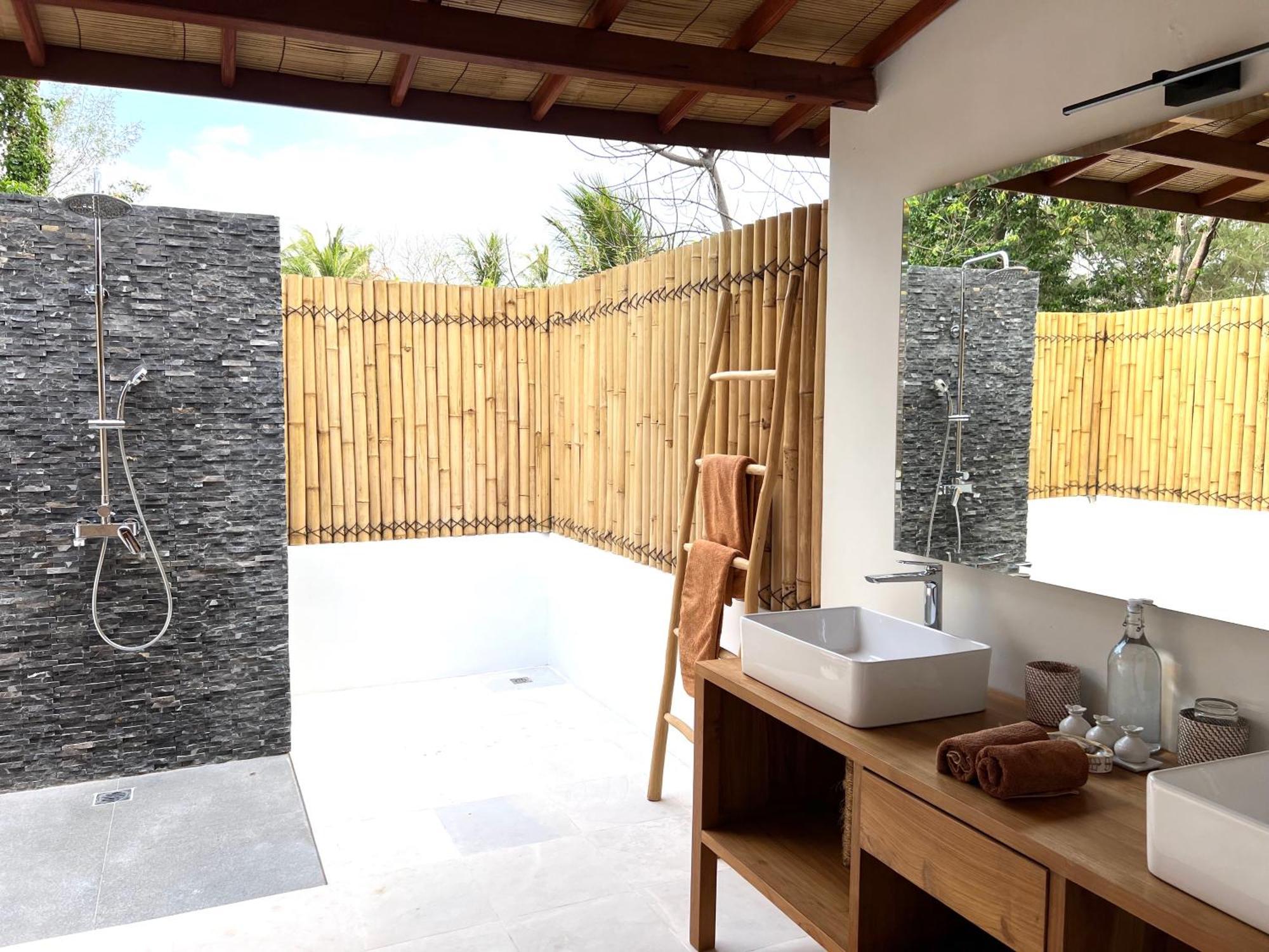 The Gili Beach Resort Джили Трауанган Екстериор снимка