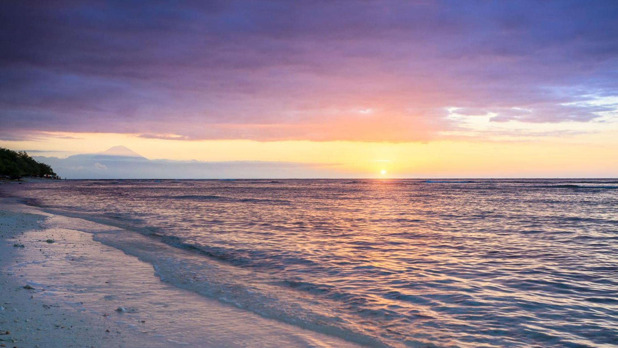 The Gili Beach Resort Джили Трауанган Екстериор снимка