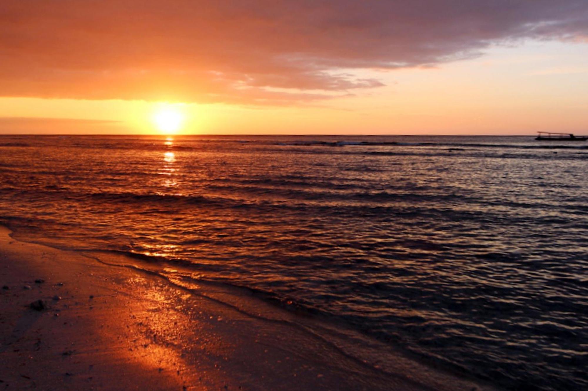 The Gili Beach Resort Джили Трауанган Екстериор снимка
