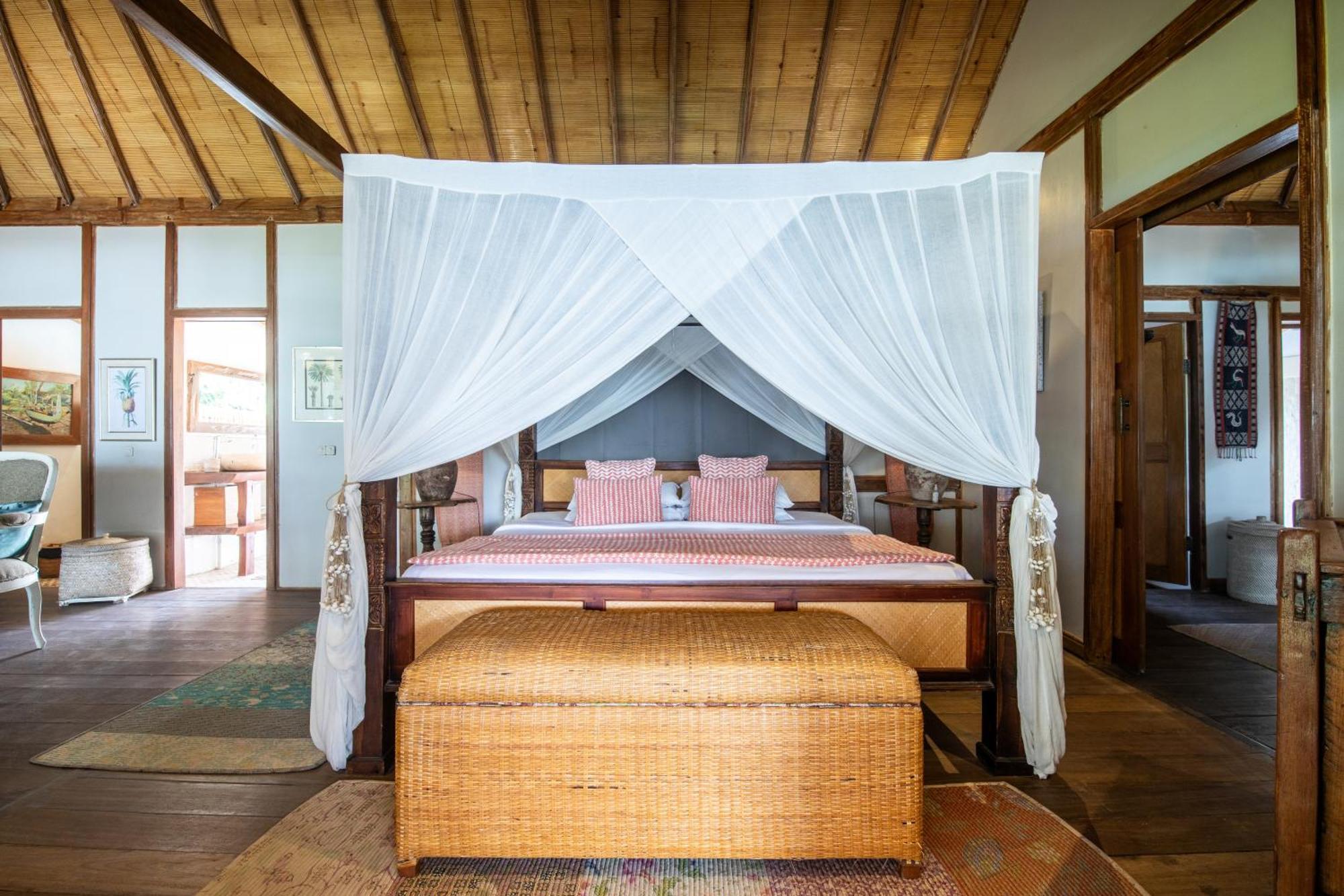 The Gili Beach Resort Джили Трауанган Екстериор снимка