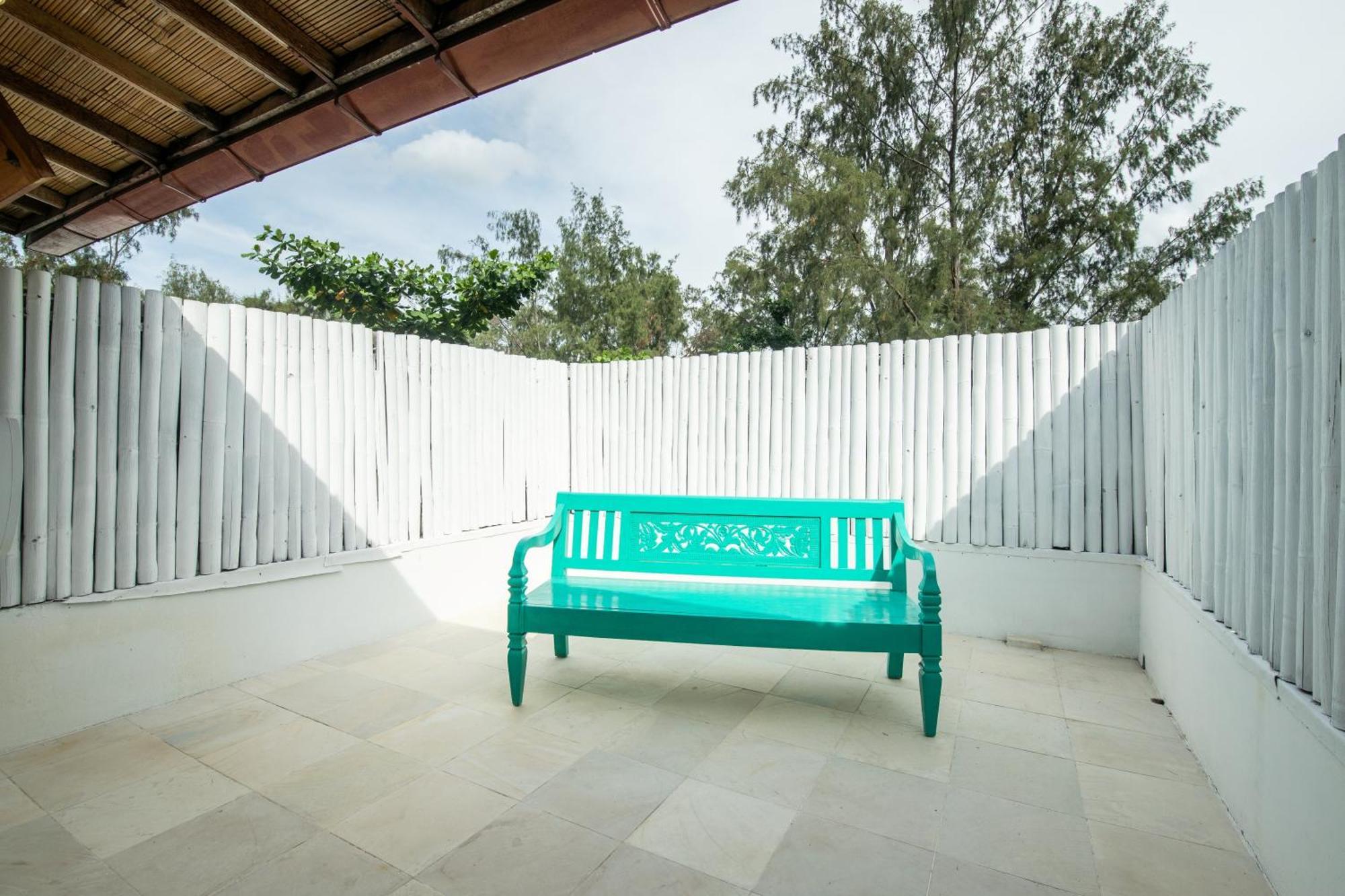 The Gili Beach Resort Джили Трауанган Екстериор снимка