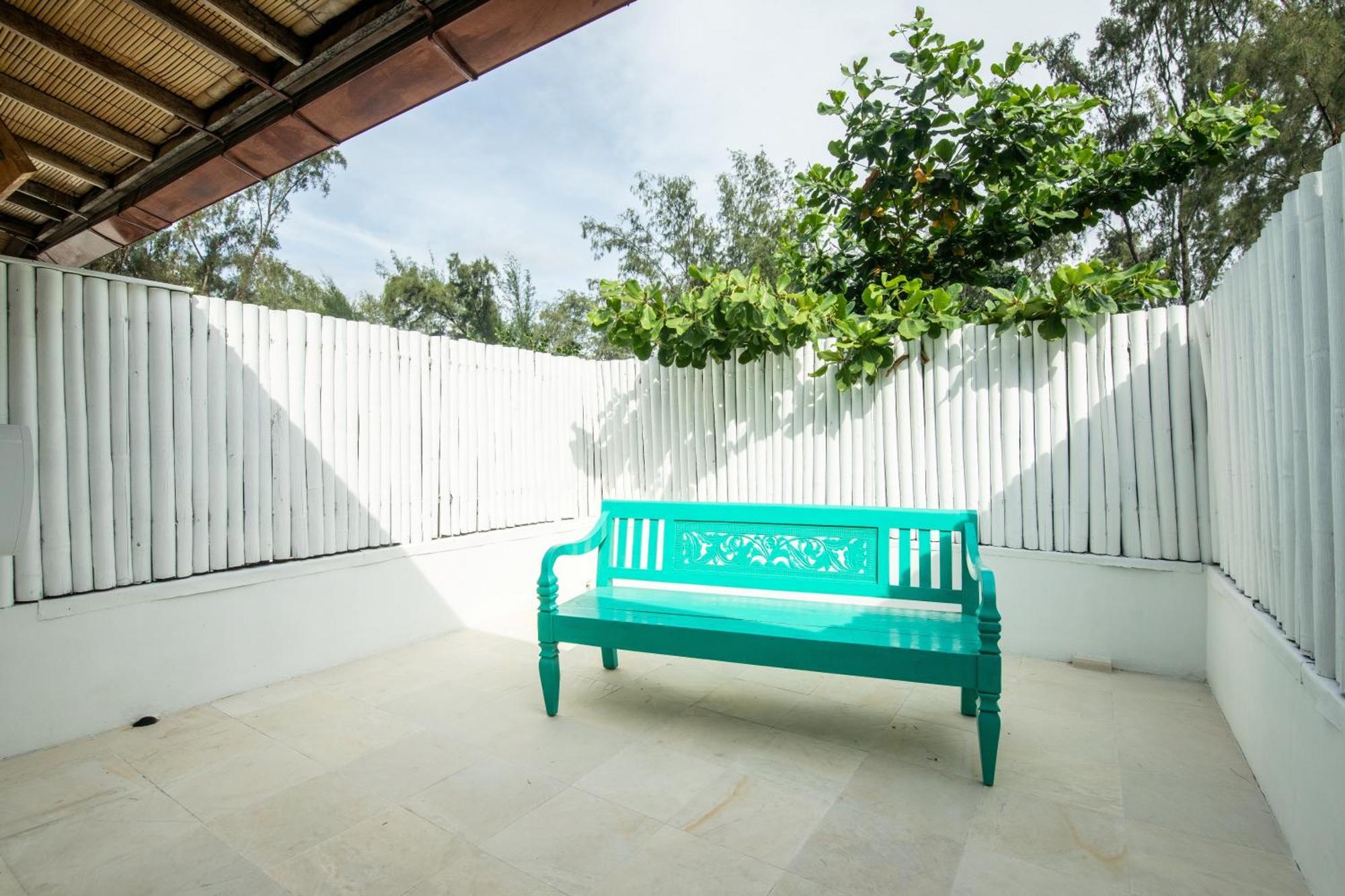 The Gili Beach Resort Джили Трауанган Екстериор снимка