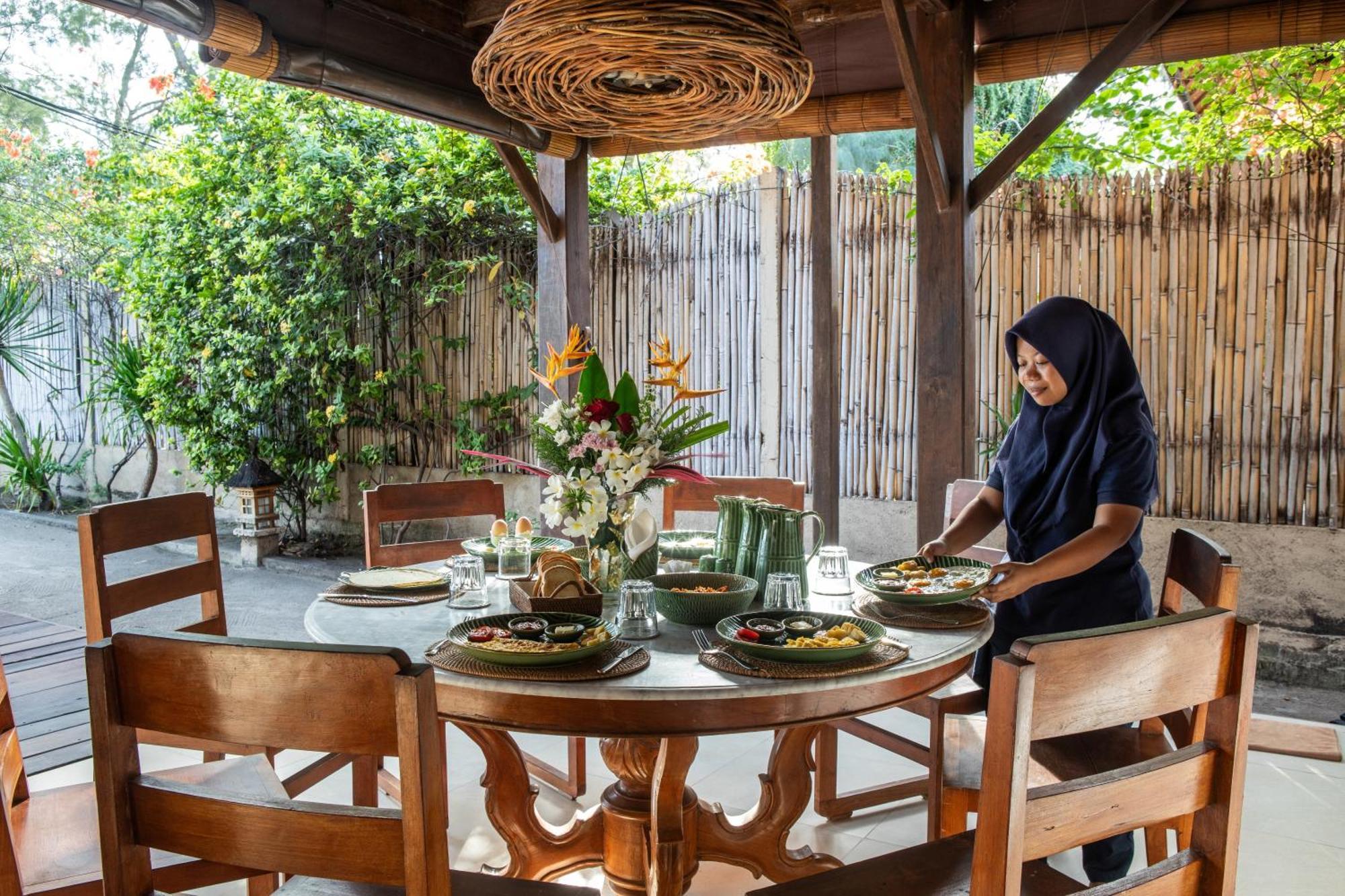 The Gili Beach Resort Джили Трауанган Екстериор снимка