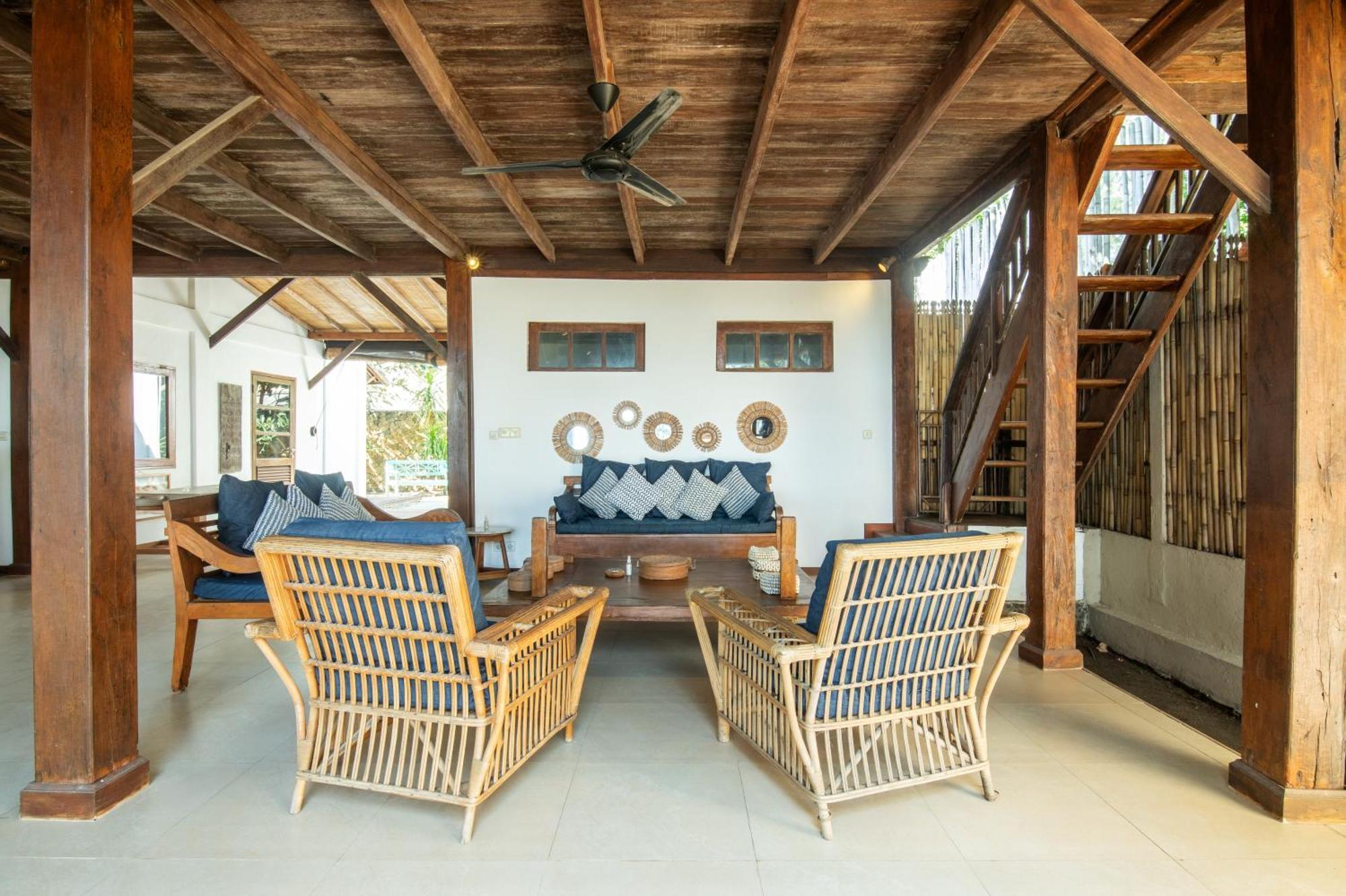 The Gili Beach Resort Джили Трауанган Екстериор снимка